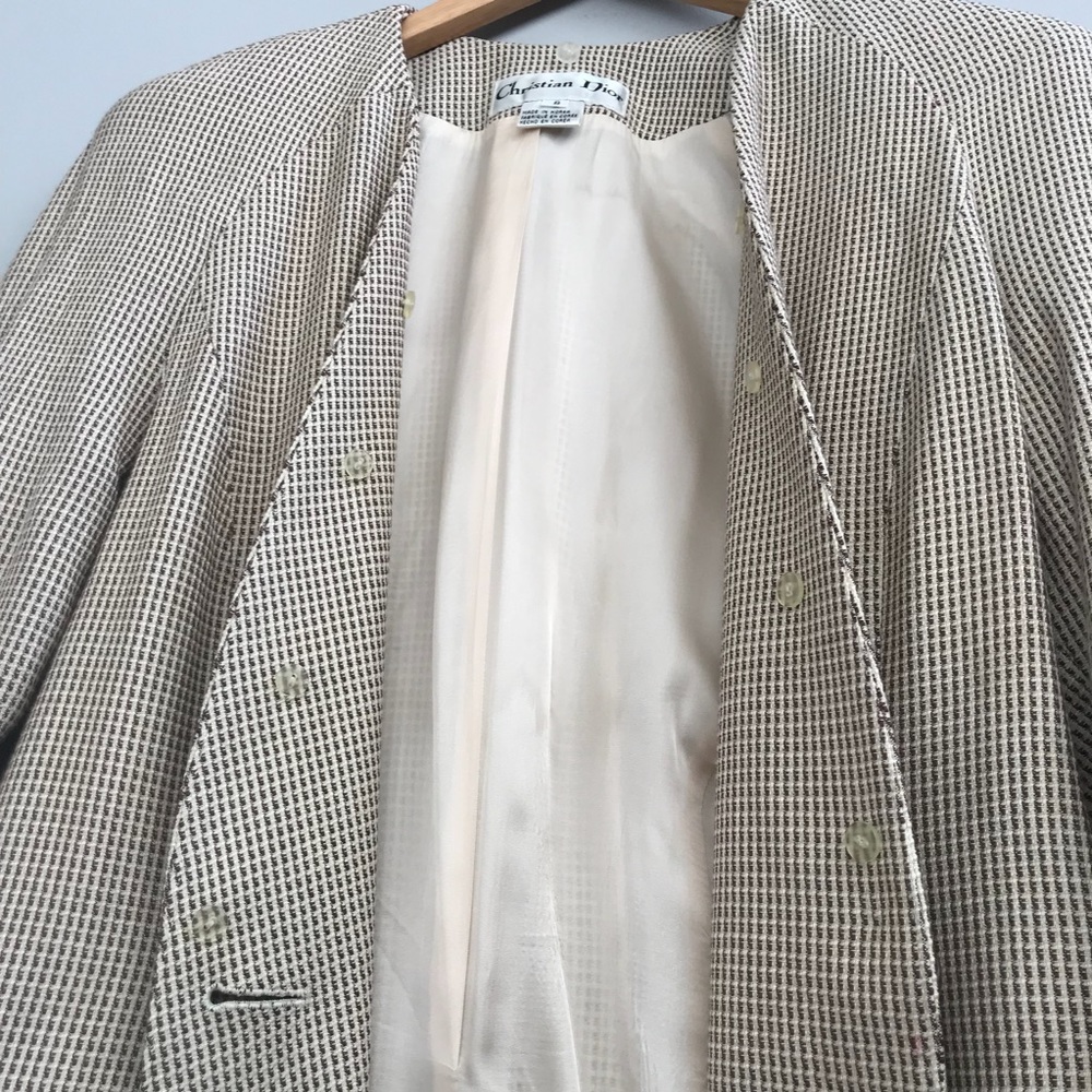 Elegant Cream Women's Blazer - Picture 6 of 8